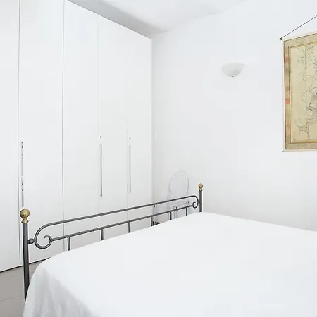 Pied A Terre Apartment *